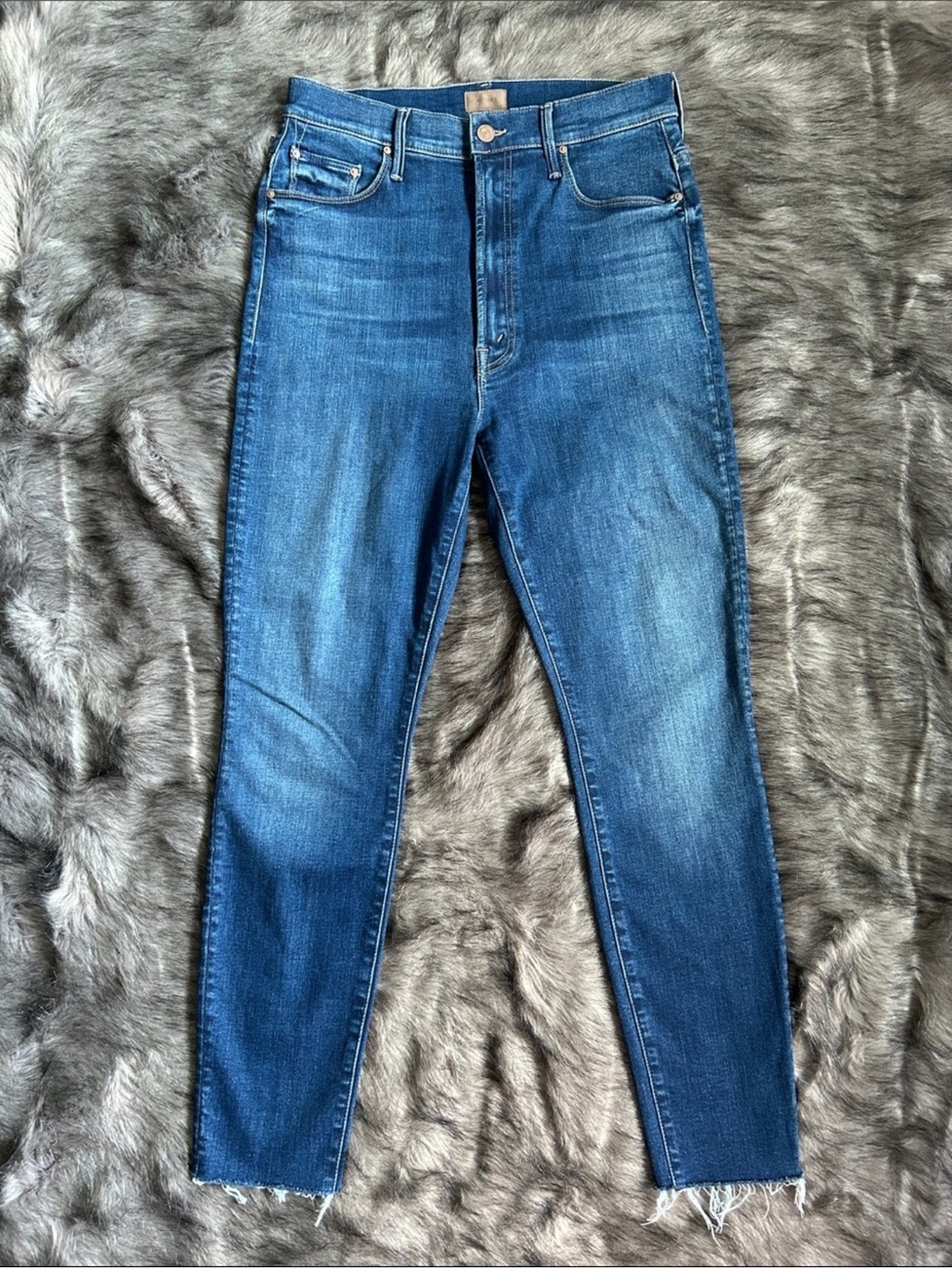EUC⚡️MOTHER Denim High Waisted Rail
Ankle Fray Crop in High Fidelity 30